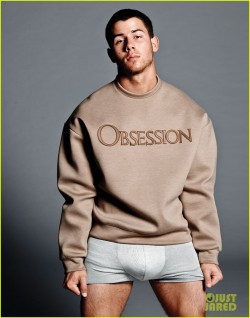 celebritymeat:  Nick Jonas.  his bulge is huge