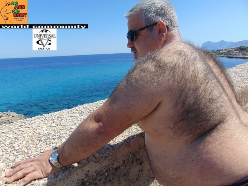 bigmenhairylover:My Goodness! The Perfect Package! Sexy daddy