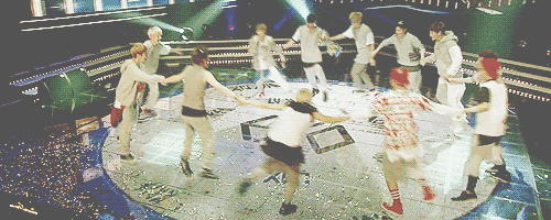 jongdaesbeautifuleyelashes:  lets go back 