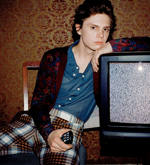 fckhurricane:  fionagoddess:  Evan Peters for Nylon Magazine (2015)  meu/mine 