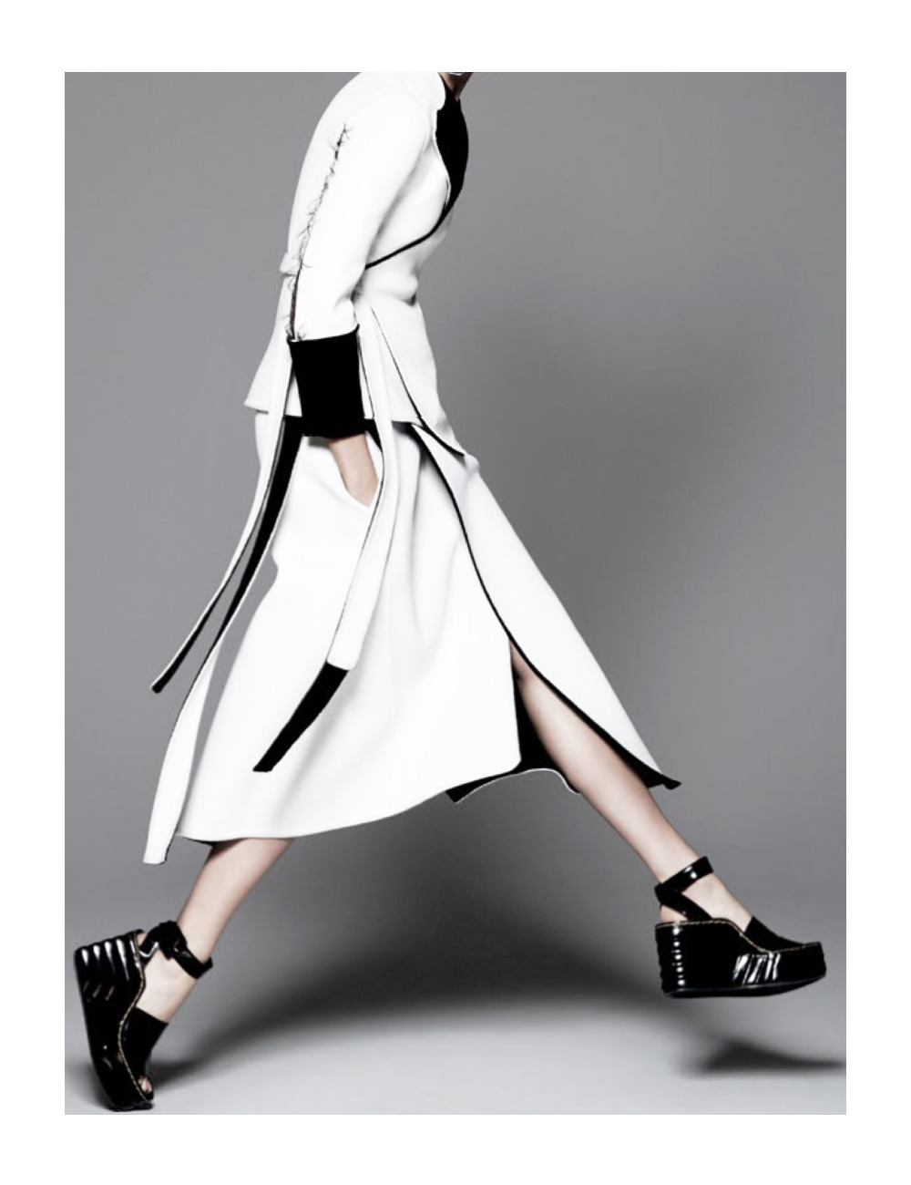 skt4ng:  “Razor’s Edge&quot;  | Karlie Kloss By David Sims For Vogue US