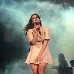 only-lana-del-rey:    Lana Del Rey performing in Illinois  