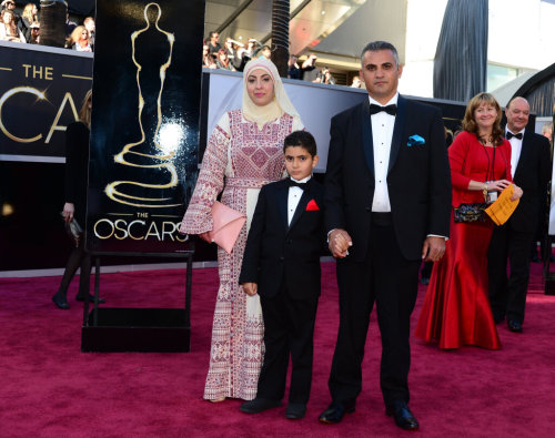 stardustprince: themindislimitless: badassmuslimahs: Emad Burnat and his wife Soraya representing Pa