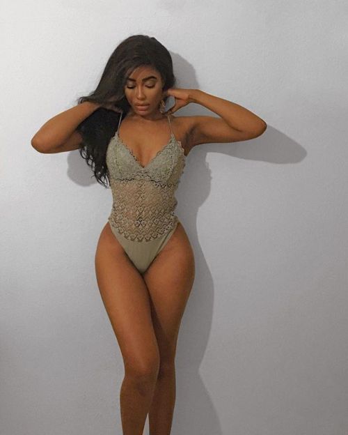 fashionistasrus:  Instagram: sandraaparker