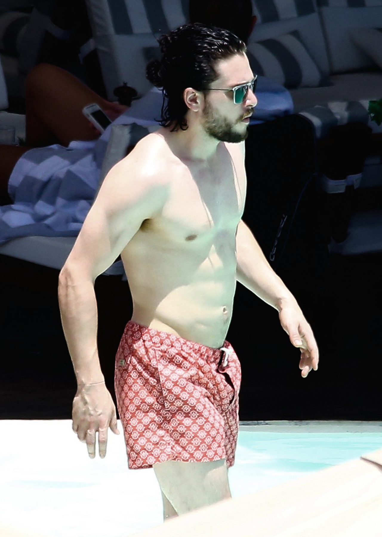 hotfamousmen:  Kit Harington