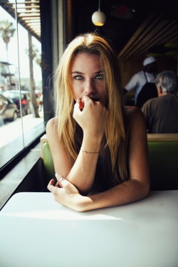 mollypops23: sleepsuck:  She never knew what to expect on these blind dates her friend always set her up on. Usually she’d protest the whole time, but she’d been single for far too long now.  And this guy turned out to be…something different.  He