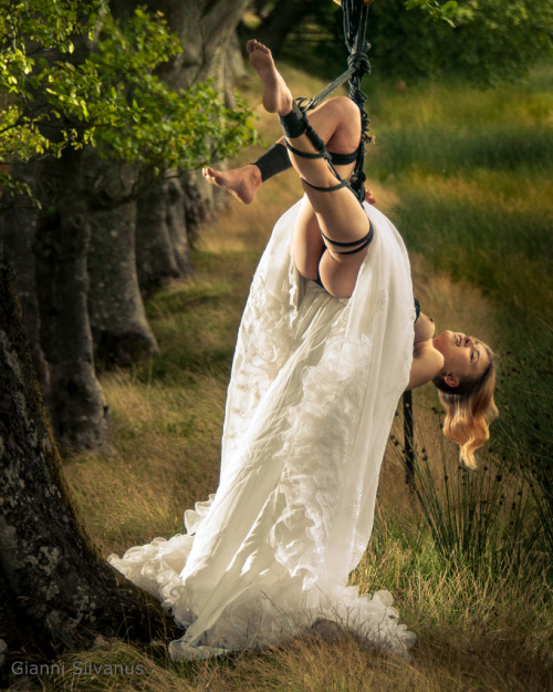 Porn Pics Bride suspended to a tree / Związana w lesie