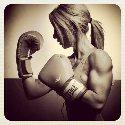 fromfoodietofitnesslover: Women that box are sexy and such an inspiration!