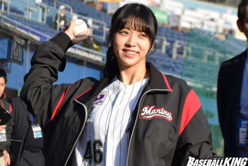 sakamichipost46: ロッテの開幕戦で欅坂46が“3球三振リレー”「忘れられない大切な思い出」BASEBALL porn pictures