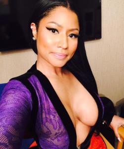 fuckyeahbeyonceminaj:  Nicki Minaj is serving