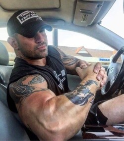 sexymusclebeast7:Good Lord!