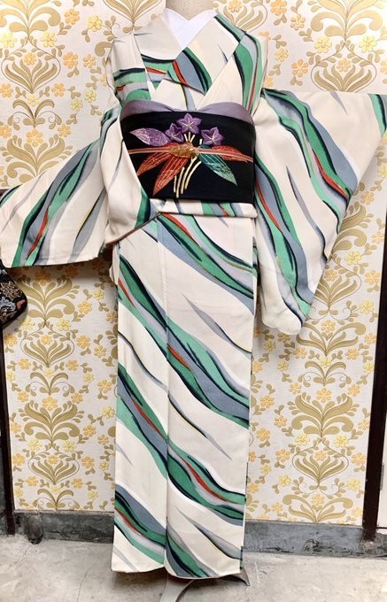 Fresh kimono outfit, featuring a modern kimono with joyfully wavy stripes, paired with this antique 