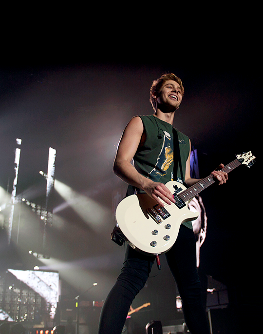 2k15luke:  5 Seconds Of Summer, Birmingham Arena, June 05 // Photo credit: Ben Gibson