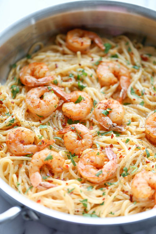 magicalfoodtime:  (via Bang Bang Shrimp Pasta - Damn Delicious)
