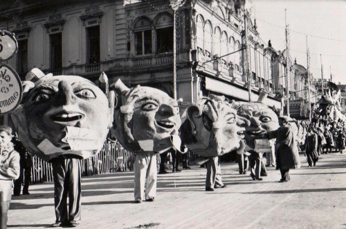 photos-de-france:  Nice, Carnaval, 1938.