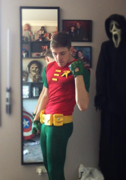 tcufrogsno1:  Super Gay Super Heroeshttp://tcufrogsno1.tumblr.com/  J - I wanna dress up as Robin lol