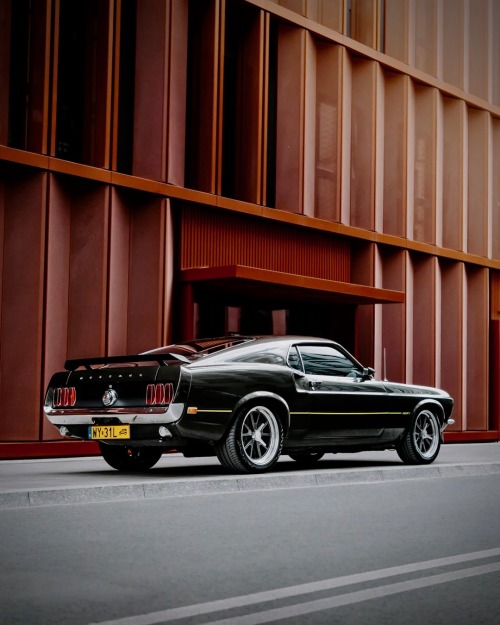 utwo:  Ford Mustang Mach1© the one mach1