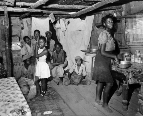 soulbrotherv2:Elbirta Fleming, daughter of a sharecropper, prepares lunch for her brothers and siste