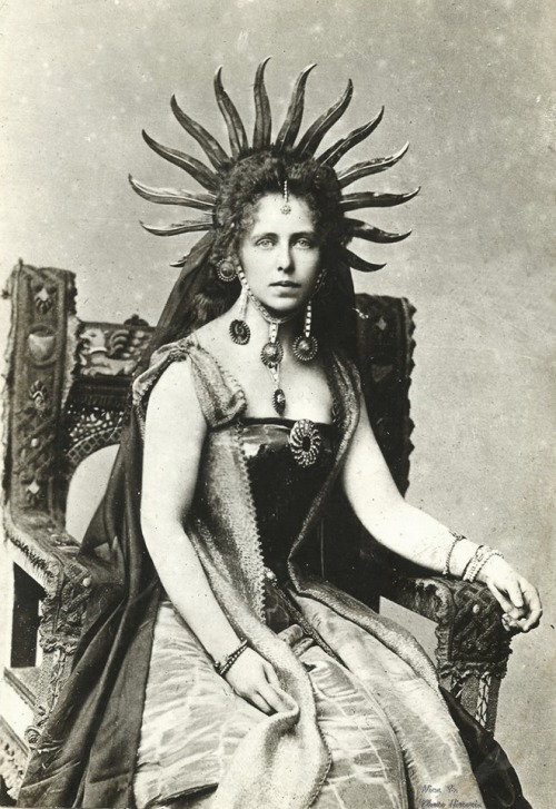 antique-royals:  Queen Maria of Romania  that is a sick fucking crown right there y’all