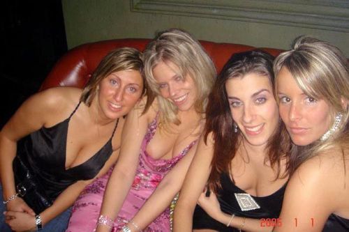 More nip slips and pussy slips pics at http://pussyslip.tumblr.com/