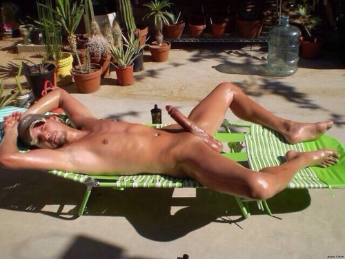 rawandhardtogether:  Share your erection and be body confident. 