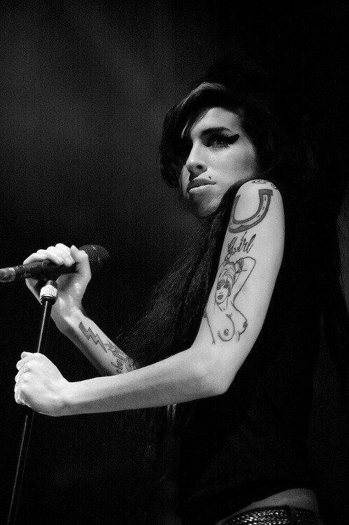 amywinehousequeen:Amy Winehouse performing live at The Octagon in Sheffield, 2007