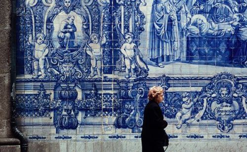 geminiswit: thebluesthour: Intricate blue tiles known as Azulejos decorate buildings in Ouro Perto, 