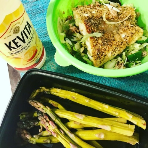 just because this meal was sooo good!Side of asparagus, my @kevitadrinks (Lemon Cayenne ) & 4 oz