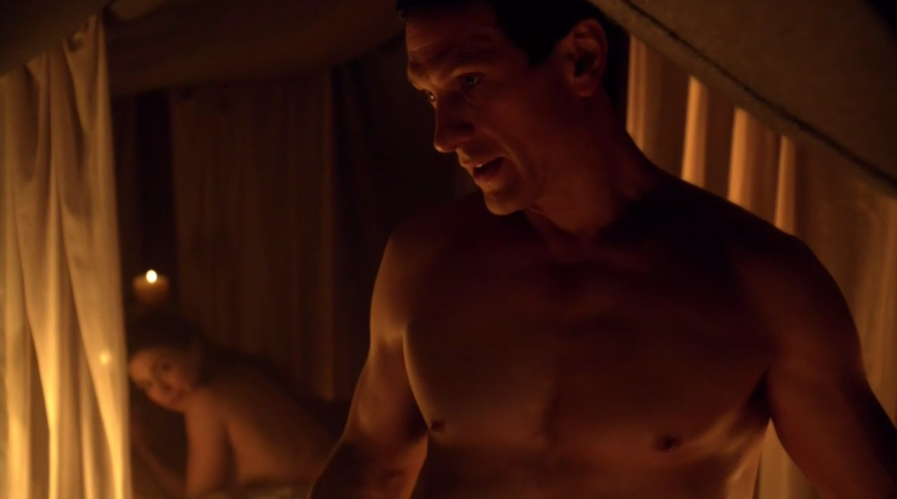 bestnudemalecelebs:  Spartacus showed Simon Merrells fully nude  Full post at http://hunkhighway.com/