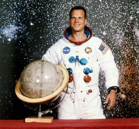 humanoidhistory: Bill Paxton in Apollo 13 astronaut garb and his real-life counterpart Fred Haise.