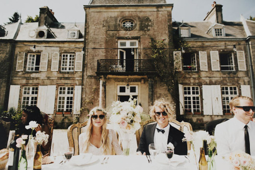 Everything about this wedding is just so beautiful and chic yet relaxed and inviting. Photographed b