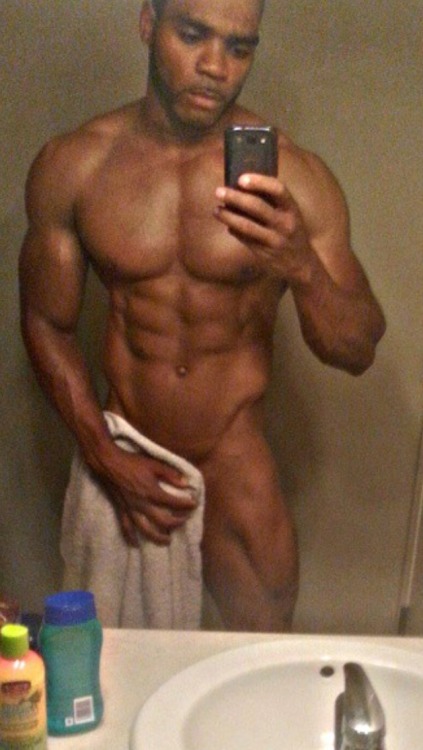 Sex muscleworship808:  Please drop that towel!!! pictures