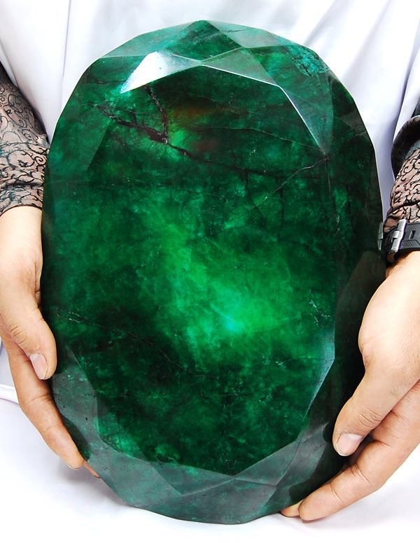 thinkcosmos:  Teodora  Weighing in at a hefty 11 kilos (57,500 carats), the world’s