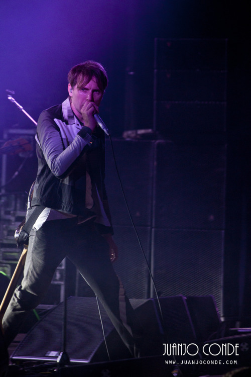 franzyfrenzy:  Alex Kapranos at Paredes de Coura Festival, Portugal 21.08.14 by Juanjo Conde  