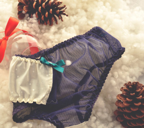 inlovewithburlesquelingerie:  Betti Bones