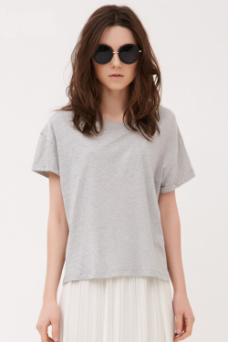tbdressfashion:  T-shirt    sunglass   skirt