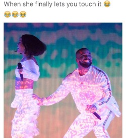 aaashleylove:  Lol Drake looks happy af