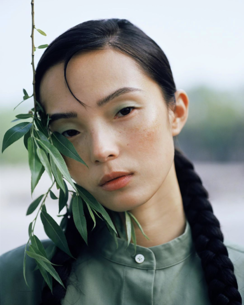 Iron Crane Startles Kunlun. Xiao Wen Ju photographed by Leslie Zhang.