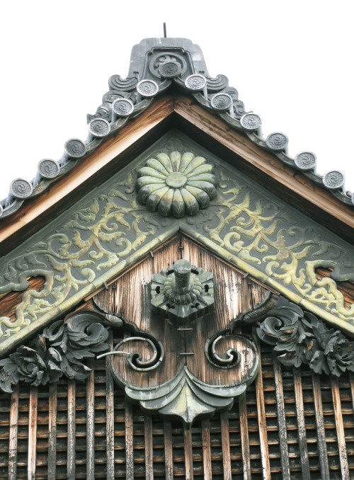 Roof detail of the Imperial Palace, Tokyo, Japan.  Image via Pinterest