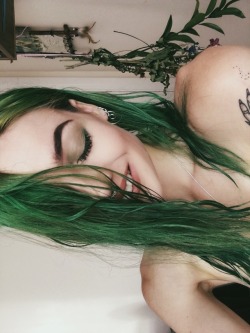laicawitch:  • Laica (Green) • 🌳🌿🌲🍃  • Instagram / luhtajay •