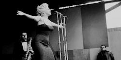 connieportershiplog:  sillysymphony:Marilyn Monroe performs for US troops in South Korea, February 1954.  Every guy there had a big boner.