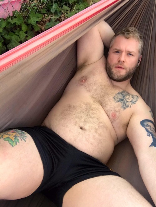 marwynsworld: dad-bods:Just as sexy as he was thirty pounds ago, if not more so. More to cuddle with