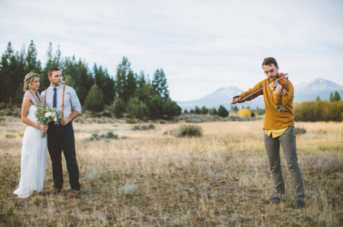 What&rsquo;s better than a mountain side elopement? Not much! Photographed by Victoria Carlson Photo