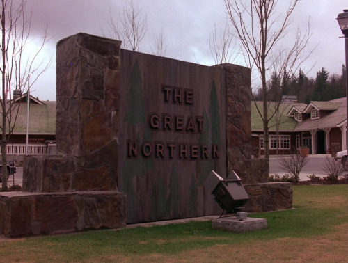 365filmsbyauroranocte:Twin Peaks: Pilot (David Lynch, 1990)