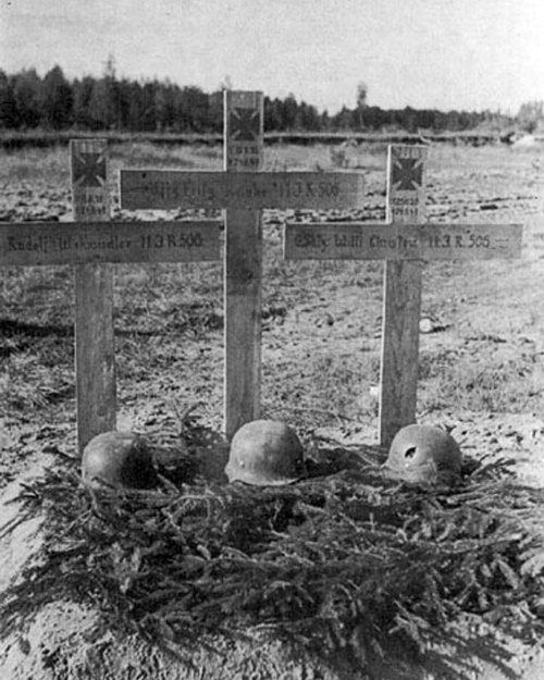 Grave of three Germans of 11/506, 291st Infantry Division KIA in Estonia on August 24, 1941. [Photo 