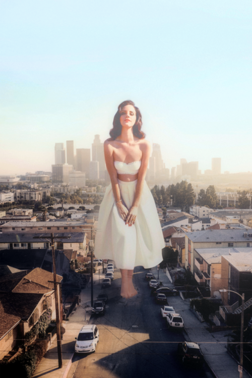 intershrinker:Attack of the 50 ft Lana Del Rey