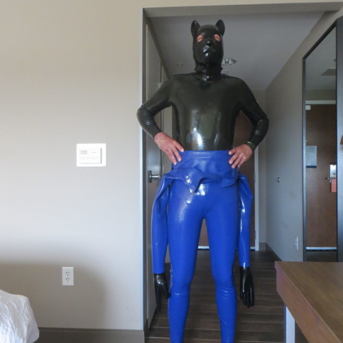 apaaps: Three layers of heavy rubber.  .8mm - .6mm - .9mm Fantastic Rubber Blackstyle.