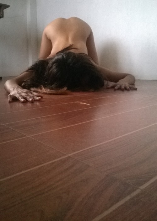 asiangirlforwhitebreeding:Worshiping at the alter of white cock. One of my favorite positions to be 