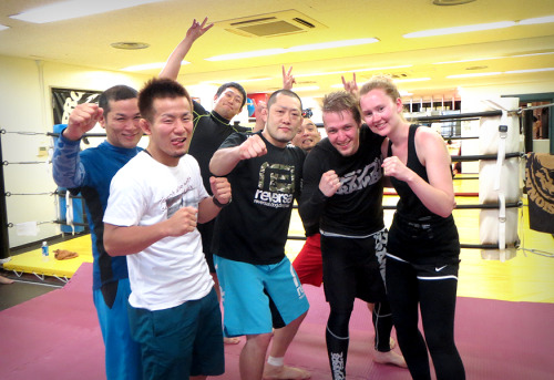 Vandaag ook lekker getraind bij MMA/Shooto Gym Blows in Osaka. Begonnen met Kickboksen, wat MMA cond