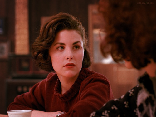 Did Laura ever talk about my father?Sherilyn Fenn & Lara Flynn Boyle | Twin Peaks